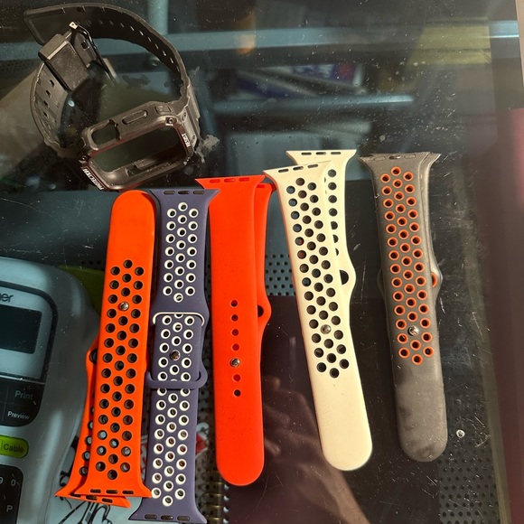 Red Apple Watch Series 6 - Picture 5 of 7